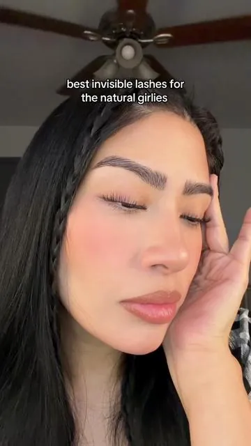The most natural cluster lashes?!🙌🏻 Classy natural lash extensions at home✨ #longlashes #pestañaslargas #clusterlashes #okaylovelashes #TikTokShopCreatorPicks  
