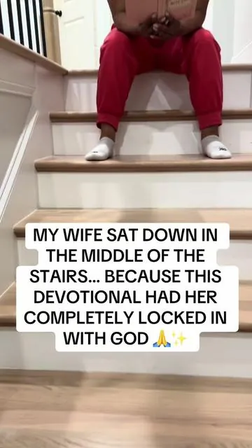 365 daily reflections to strengthen your faith and deepen your relationship with God. #CloserToGod #FaithJourney #WomenOfFaith #DailyDevotional #GrowWithGod 
