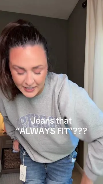Good American Denim- blowing our minds. This is literally a genius idea. I’m normally a size 12 so I truly didn’t thing these jeans would fit, but leave it to @GOOD AMERICAN to change the game on us and truly changing the denim industry for women. These change EVERYTHING!! #straightlegjeans #jeans #stretchyjeans #goodamerican 