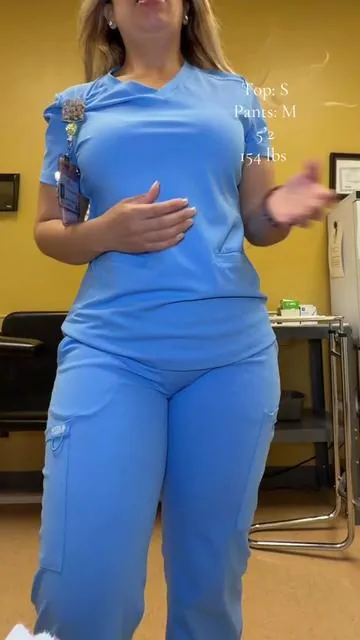 The most comfortable scrubs set you’ll ever wear. #scrubs #scrubsoftheday #scrubstyle #healthcareworker #scrublife 