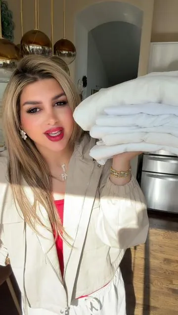 احلى تيشرت قطني مدعم بtanktop ينحت الجسم  #كرميل🍯 #whitetop #whitetopsoutfit #whitetops #whiteshirt 