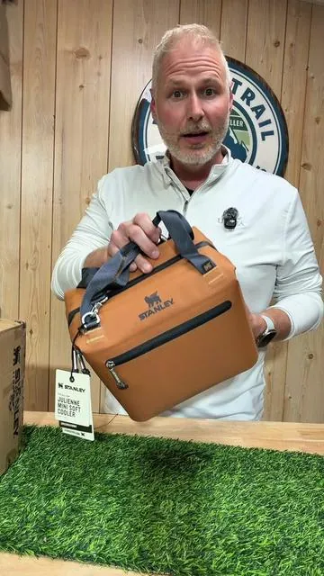 Stanley Mini Cooler Bag The Summer Must Have Everyone Wants #TikTokshopCreatorPicks #TikTokShopSpringGlowUp #SummerVibes #Stanley1913 #CoolerBag @Stanley 1913 