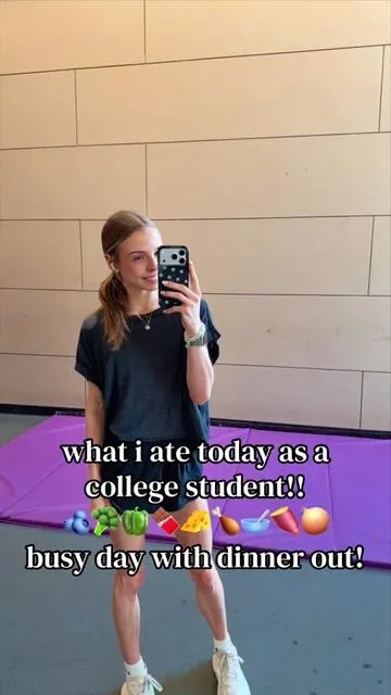 Today has been SO busy but at least it ended super strong with a fav 🥳 @HG Sply Co #wieiad #whatieatinaday #wieiadrealistic #eatsoftheday #collegestudent @realsy foods @Painterland Sisters @good culture @Alani Nutrition @Jacob 