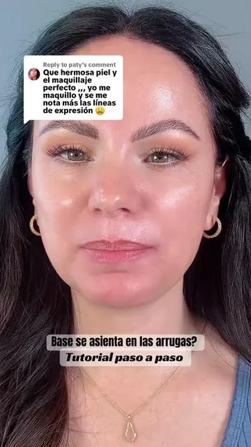 Replying to @paty Si tu base se separa, se cuartea o se mete en las líneas finas, el problema NO siempre es la base 👀 Aquí te enseño paso a paso cómo preparo y sello mi maquillaje para que se vea mucho más liso en piel madura ✨💄 Marcas utilizadas : @Maybelline NY @Estée Lauder @d'Alba Piedmont @BK Beauty Brushes @Benefit Cosmetics @Laura Mercier @loréal paris usa @Morphe Cosmetics #maquillajeparapielmadura #pielmadura #maquillaje50plus #baseasentadaenarrugas #maquillajeenespañol