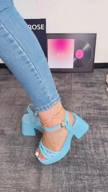 Thick sole cross strap summer sandals#viralshoes #trendyshoes #womenshoes #sandals #womensandals #platformsandals #tiktokmademebuyit #spotlightfinds 