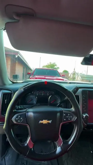 New steering wheel cover 🔥 click the link to get yours 🙌🏼 #silverado #tiktokshop #creator #trucksoftiktok 