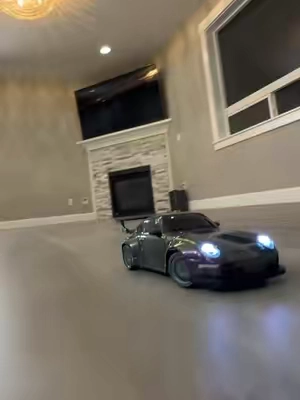 The new color on this RC drift car honestly stands out so much when it’s sliding through turns. I’ve been driving this version around the house nonstop because it just looks and feels really good to run. #rcdriftfun #newstyle #hobbytime #carloverlife #summervibes 