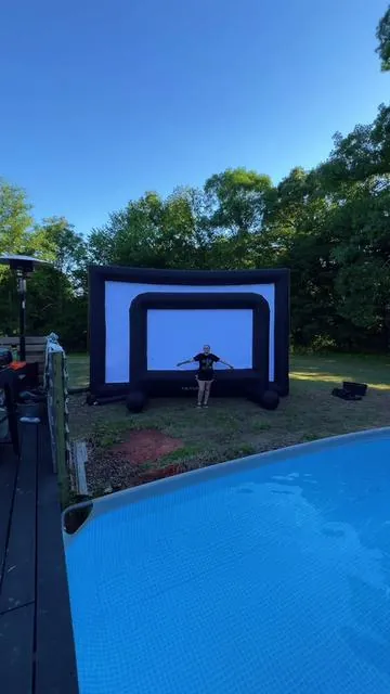 I LOVEEE doing this for summerween! Like a horror movie out here is everything!! 👻 #summerween #summervibe #vevorttshop #inflateablemoviescreen #movienightideas 