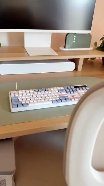 creamy jade switches + this colorway = I’m obsessed 🎀💙 #creamykeyboards #keebtok #mechanicalkeyboard #epomaker #cozydesksetup @Epomaker Keyboard 