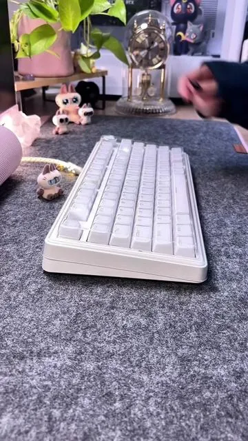 I really like a good cronchy keeb✨What about you?✨ The Solakaka A75 is a 75% layout keyboard that is hot swappable so if you want to change the look and sound, you can ! It comes in white or pink , the popular caramel latte switches , beautiful rgbs, tactile knob, 2 stage height adjustment and Tri-mode connectivity 🤍🤍  . . . . . . . . .@SOLAKAKA Direct #newdropsforyou #tiktokshopcreatorpicks #keyboardasmr #cozytech #cleanaesthetic . . . . . . . . . . . .clean aesthetic , white setup, pink setup , cronchy keyboard , jelly keycaps, Solakaka, mechanical keyboard , desk setup , white keyboard , cozy tech, wfh, wfh essentials 