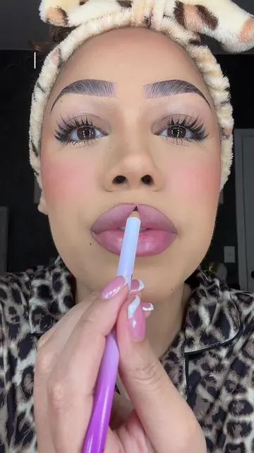 My favorite color 😩😍💜 this is the @Glamlite ‘dream life’ lip kit 