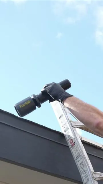 The perfect leaf blower when a compact solution is your number 1 priority  #fanttik #Summervibes #leafblower #cordlessblower #blowers 