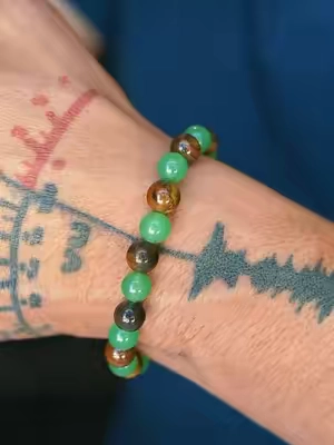 Arpurraina Money Attraction Bracelet — pulsera unisex de prosperidad y abundancia con Aventurina Verde y Ojo de Tigre naturales. Piedras energéticas para atraer dinero y tomar decisiones con cabeza fría. Banda elástica ajustable 15-20cm. Regalo perfecto. #arpurraina #pulseradeprosperidad #aventurinaverde #ojodetigre #pulseradedinero