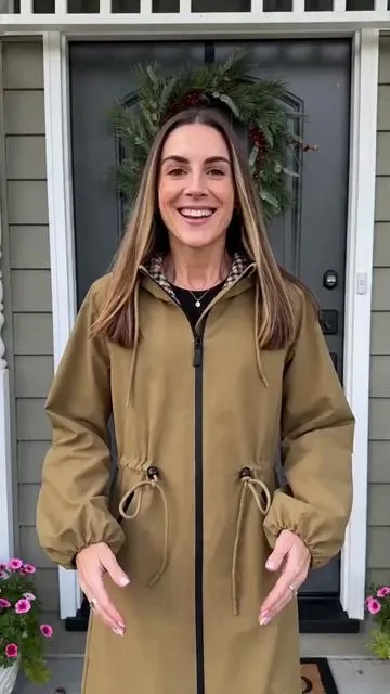 Women's Solid Color Zip Up Hooded Trench Coat, Casual Long Sleeve Outdoor Hiking Rain Coats, Lightweight Women's Tops for Spring, Comfortable Outerwear #womenspringoutfit #croppedtrenchcoat #womensjacket #springclothinghaul #trenchcoatoutfit #womensjackets #winterjacketttiktokshopholidayhaul #denimtrenchcoat #longwoolcoats #affordabletrenchcoat