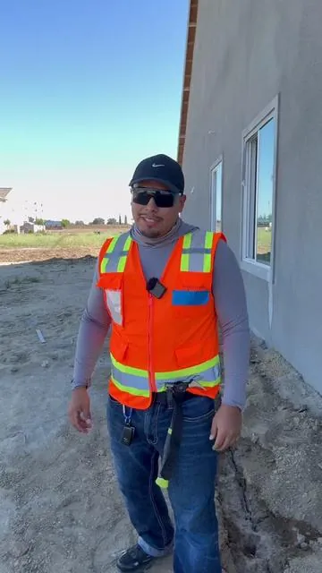 Trabajar bajo el sol así sin esto es una locura ☀️🥵 camisas deportivas para construcción, ropa para trabajar en el calor, camisas ligeras para el sol, hoodies para trabajo pesado, ropa fresca para verano, quick dry shirts hombre, ropa para landscaping, roofing, construcción, trabajo al aire libre, manga larga deportiva, protección solar para trabajo, ropa transpirable hombre, gym y construcción, trabajo en calor extremo #Construccion #TrabajoPesado #SummerVibes #RopaDeTrabajo #OutdoorWork 