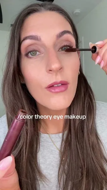 Love the @Clinique black honey Mascara + eyeliner for green, hazel or blue eyes to make them pop just a bit more #clinique #cliniqueblackhoney #colortheorymakeup #greeneyes 
