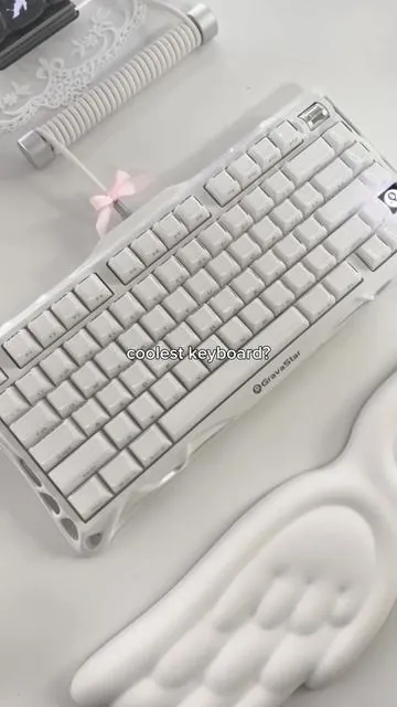 the sound and frame of this keyboard is the reason why it's my favorite 🥰 @gravastarus1 @gravastartiktok 🤍 #summervibes #tiktokshopcreatorpicks #tiktokshopmemorialday #tiktokshopmothersday #tiktokshopstockup #tiktokshopfinds #tiktokshopspringglowup #tiktokcreatorsearchinsights #keyboard #techtok #aesthetictech #gravastar #dealsforyoudays #whitesetup #setup #techgadgets #gaminggear