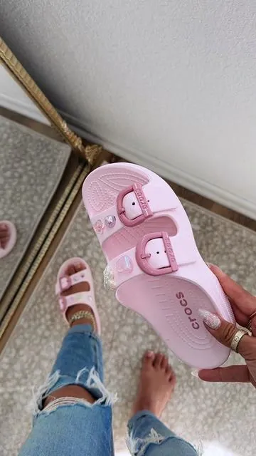 #crocs #crocsnewarrivals #sandals #crocssandals #crocssaturday 