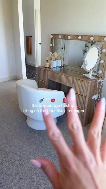 this vanity setup looks way more expensive than it was #vanitysetup #makeupvanity #vanitydesk #cozygirlyroom #grwmsetup 