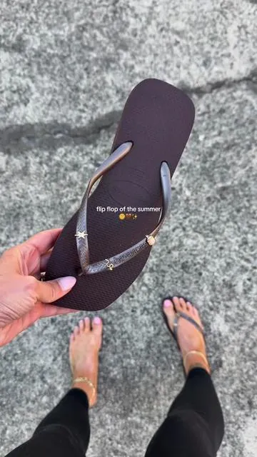 Okay I get the hype. These are so freaking cute 🌞✨🤎 #havianas #havianasflipflops #womensflipflops #flipflops @Tillys 