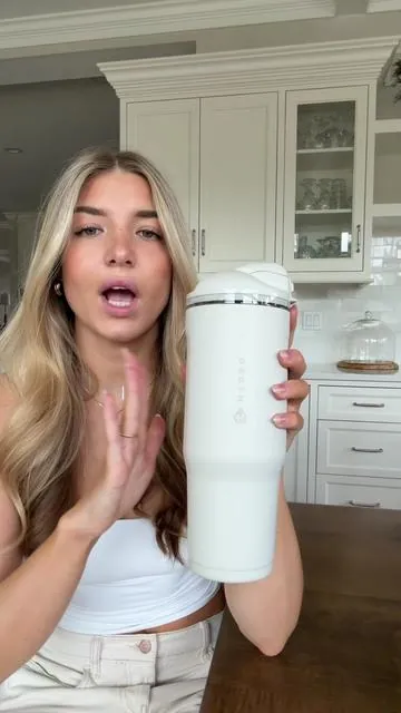 the ultimate water bottle!! leak proof & protected straw! 🤸🏼 #waterbottle #hydrojug #ease2o #spillproof 