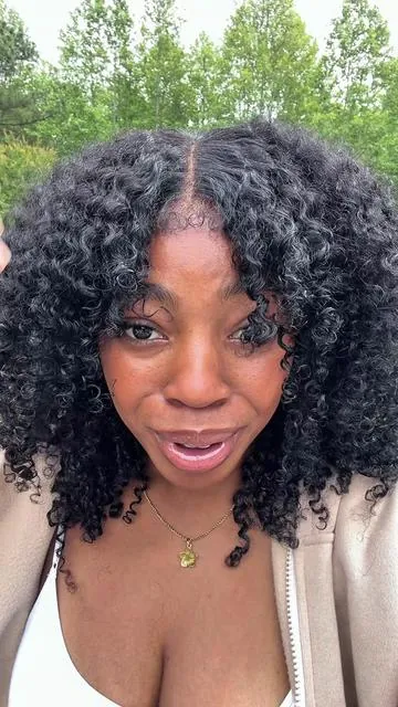 Love a glueless wig that gives my natural hair!!😮‍💨🤭 @MENGLLE HAIR @mengllehair 💕 #gluelesswigs #kinkycurlyhair #mengllehair #wigtok #lacewig 
