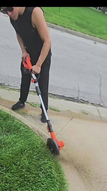 Clean lawn edges make the whole yard look better 😮‍💨🌱 This VEVOR cordless lawn edger is perfect for sidewalks, driveways, flower beds, and yard borders without dealing with gas or messy cords 🔥 Great for anyone who wants that crisp, professional lawn look at home 🙌 ✅ Battery powered ✅ 8.8-inch blade ✅ Great for sidewalks & driveways ✅ Easy yard cleanup ✅ Perfect for lawn care season Your yard is about to look freshly maintained without paying someone else 😅 Link in comments below 👇 #lawncare #lawnedger #yardtools #outdoortools #tiktokshop