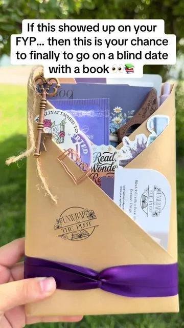 If this showed up on your FYP… then this is your chance to finally to go on a blind date with a book 👀📚 #blinddatewithabook #viral #Booktok #chance #booklover 