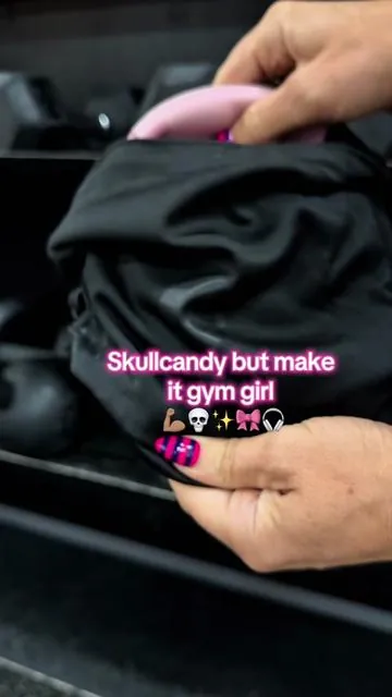 At this point the pink SKULLCANDY  Crushers are my workout motivation 💗🎧 the bass will shake your face and you can sweat in these @Skullcandy #skullcandycrushers #skullcandyactive #gymgirl #gymmotivation #pinkheadphones 