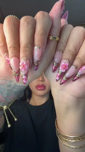 Strangers are always  asking me where I get my nails done. It’s always @Nailphoria press ons babe ! #pressonnails#pressonnails#acrylicpressons #tiktokshopfinds #crimsonbloom 