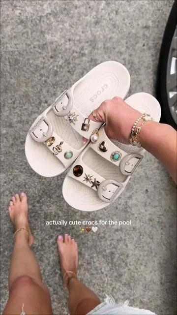 Come in 3 colors too ✨🤎 #crocs crocs enamel buckle Saturday slide sandals #crocssandals #crocsspotlightday #womenssandals 
