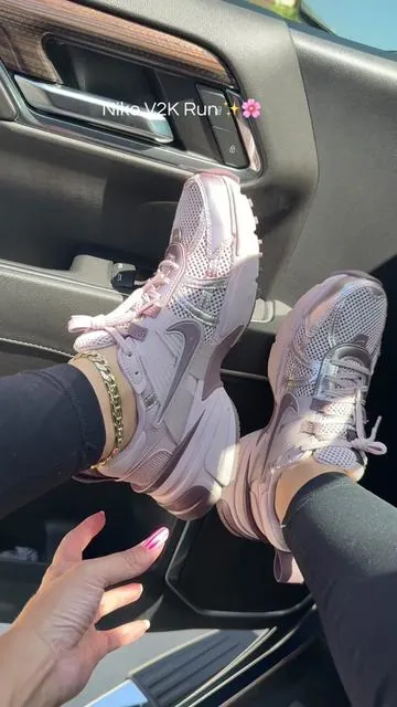 ✨🌸 los vas a querer todos! Son tan comodos! @Tillys #nike #nikev2krun #tenis #sneakers #tiktokshopcreatorpicks 