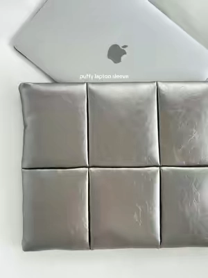 #comfyable #laptopsleeve #puffylaptopsleeve #macbookcase #cleangirlaesthetic 