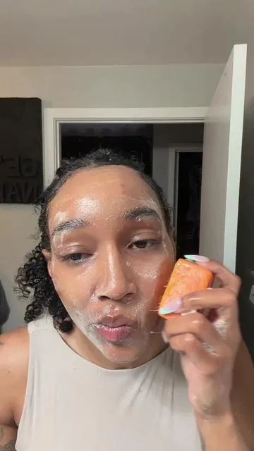 My skin has literally been changing before my eyes 😭 #kojicacidsoap #drmelaxin #dealsforyoudays #summerturnup #tiktokshopmemorialday 