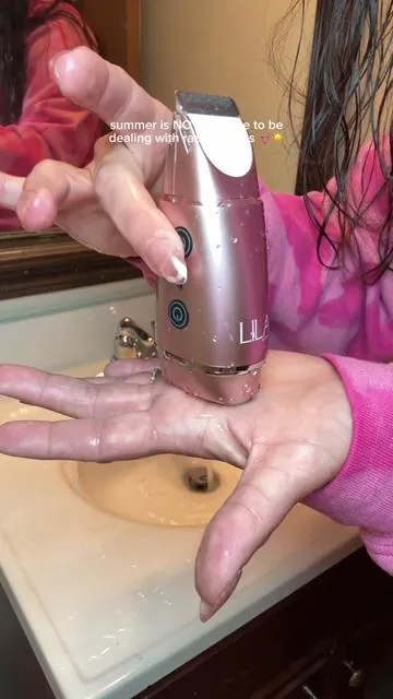 Get summer ready and without the razor bumps! This trimmer is made specifically for women’s sensitive areas! #ElectricShaver #BikiniTrimmer 