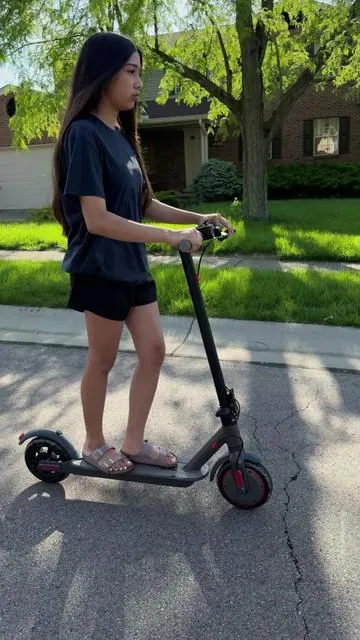 Cheap Electric Scooter, fwd e scooter, Awesome e-scooter reviews, Electric scooter to work,  Scooter Squad, scooter with seats, scooter with seats, Scooters, scooters for college, e scooter mods, Electric scooter buying guide, Review of 2-wheel e-scooters, budget e bikes, how to fold electric scooters, Electric Scooter Tips, street scooters, Scooter bike, e scooters riding, Scooter bike, Scooter girl, Push scooters #creatorsearchinsights #scooter #escooter #ebike @E-BILKE 