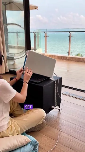 Setup your own workstation in just one minute #Cevaton #P7 #DealsForYouDays #WeeklyDeals #portablemonitor 