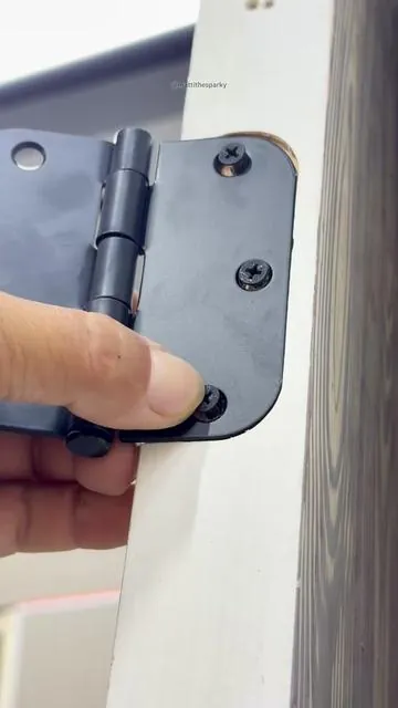 ¿Los agujeros barridos arruinaron tu gabinete? Esto lo soluciona.#Hashtag #summervibes #drywalltools #diy #tooltok 