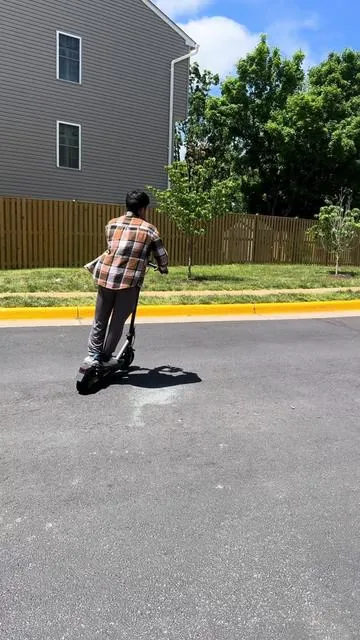 10-Inch Foldable Electric Scooter, 500W Power Motor, 22 MPH Top Speed, 28 Mi Range, Dual Braking System, Bluetooth App Control, Puncture-  #eletricscooter #summervibe #tiktokshopspringglowup #weeklydeals #metroglide 