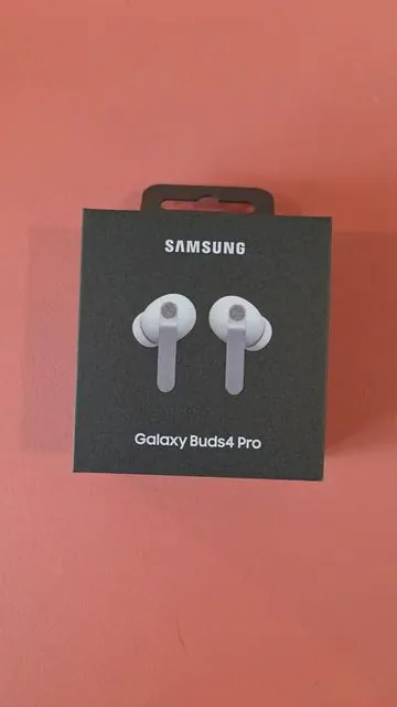 A must try feature on the #GalaxyBuds4 Pro... Live Translate. Tap the shop link to get yours now. #GalaxyAI #AILiving 