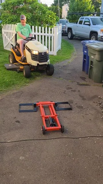 Vevor Riding Mower Lift. Love this thing. Wish I had one a decade ago. #vevor #vevorttshop #vevorlawnmowerlift #lawnmowerlift #ridingmowerlift @VEVOR Automotive Store @VEVOR Store 