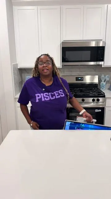 KTC Megapad review 👀 Portable smart TV everybody on TikTok wants right now #portabletv #smarttv #techtok #androidtv #portablemonitor 