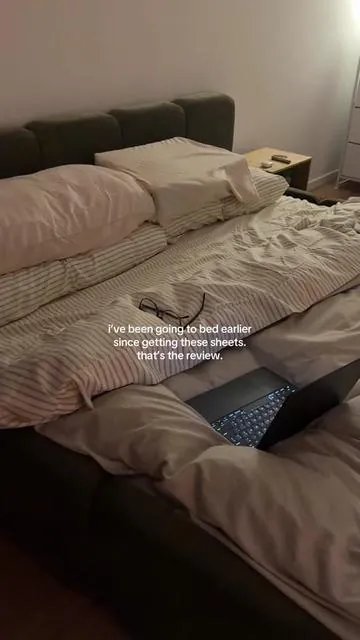 classic stripe bedding is so clean i’m obsessed