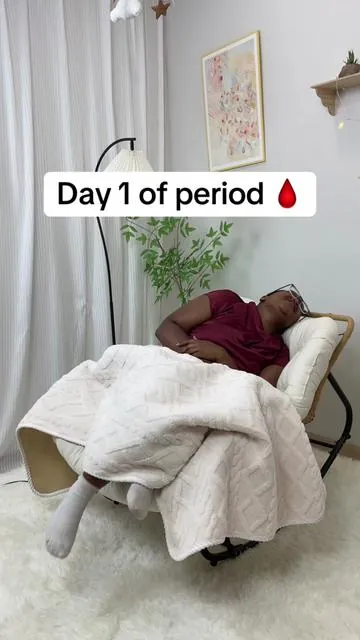 This heating pad is a perfect and rechargeable #summervibes☀️ #heatingpad #fyp #musthaves #periodcrampreleif 