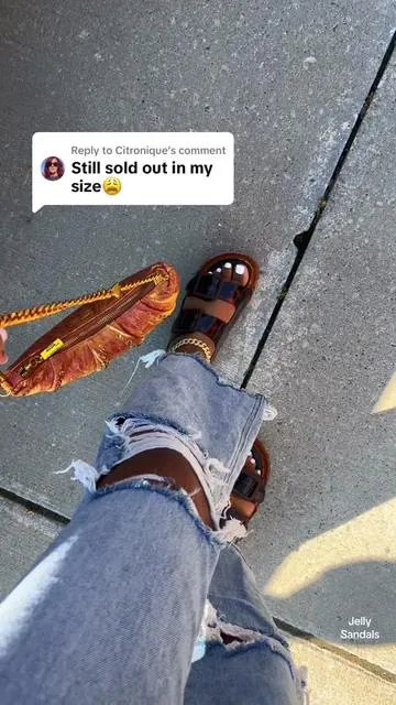 Replying to @Citronique  Jelly sandals #jellysandals #tiktokshopcreatorpicks #tiktokshopsummerglow #newdropsforyou #SummerVibes @Cushionaire 
