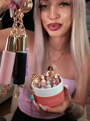 Upgraded pheromones 🫧✨🌸 but make them keychains! #tiktokshopcreatorpicks #tiktokshopmemorialday #dealsforyoudays #pheromones #smellgood 