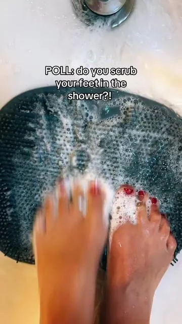 This shower mat makes it so easy to clean those feet!!! #scrubber #cleanfeet #tiktokshopmemorialday #summervibes 