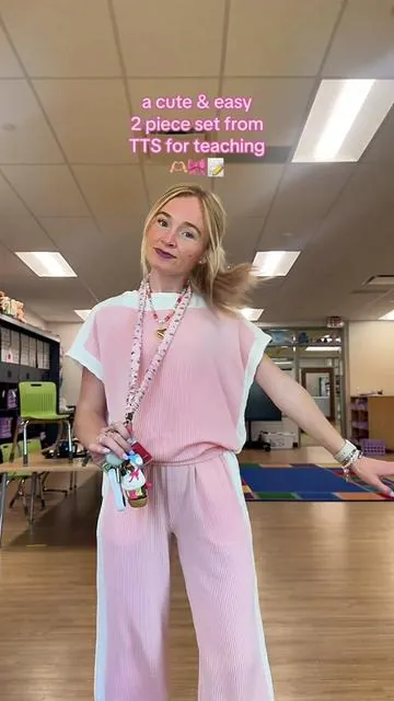 love this pink & white matching set 🫶🏼💗🤍🎀📝  #matching #set #ttshop #teachersoftiktok #teacher 