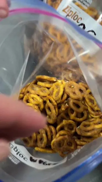 🥨🧈🍁 So we did a thing 💅 AND LAUNCHED A BRAND NEW PRODUCT!!! That’s right, get your mouths ready for the sweet and salty goodness of toffee coated pretzels. Best deal is the six pack we have listed. Get three bags of the OG classic toffee coated pretzels and three bags of Maple Brown Butter Toffee coated pretzels (yes they’re as good as they sound). They’re crunchy. They’re sweet. They’re salty. They’re against insider trading and corruption. Limited stock for launch, so grab them fast! #pretzel #sweetandsalty #toffee #productlaunch #brownbutter 