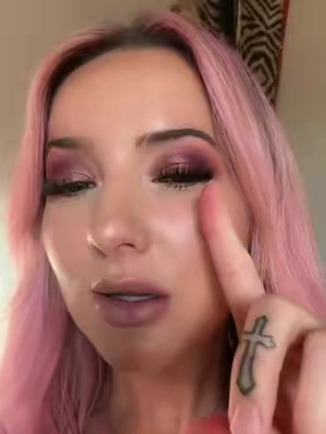 I have tried so many different eyeshadow pallets but I think this one is all around one of the best #eyeshadow #eyeshadowpalette #eyeshadows #colourpop #eyeshadowtutorial  